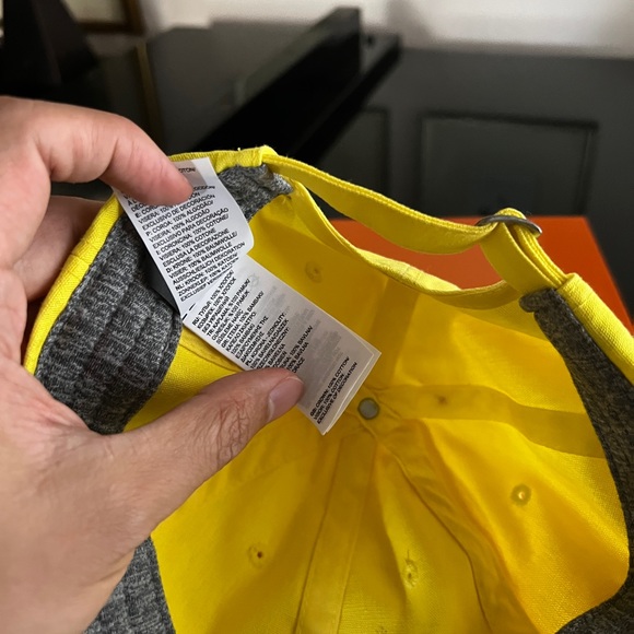 North Face Bright Yellow Cap - Picture 4 of 5